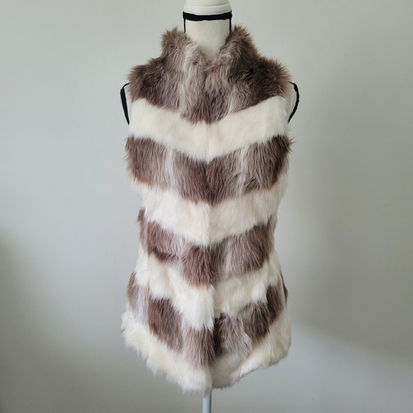 White House Black Market Faux Fur Chevro Striped Vest in brown and white Size SP - Picture 4 of 16